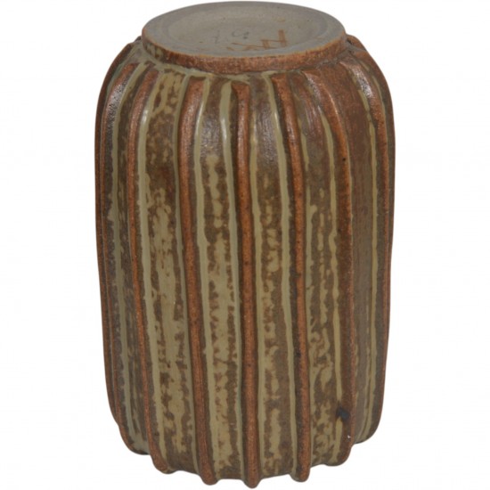 Arne Bang. Riflet vase af stentøj nr. 37 .