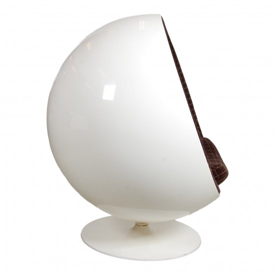 Eero Aariona Ball chair with brown fabric