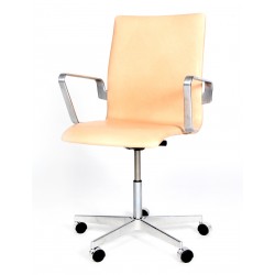 Arne Jacobsen 1902 - 1971, oxford office chair with armrests, model 3271 natural leather Arne Jacobsen 1902 - 1971, oxford office chair with armrests, model 3271 natural leather