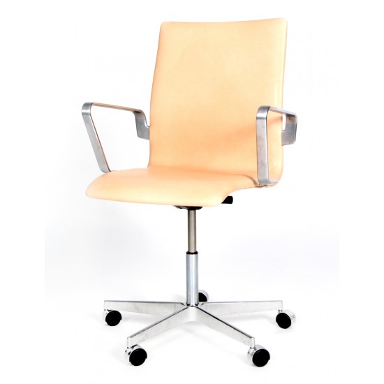Arne Jacobsen 1902 - 1971, oxford office chair with armrests, model 3271 natural leather