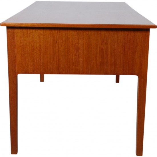 Desk of teak with 4 drawers