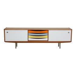 Coph Furniture Ny skænk designet af Søren Stage udført i lakeret teaktræ Coph Furniture Ny skænk designet af Søren Stage udført i lakeret teaktræ