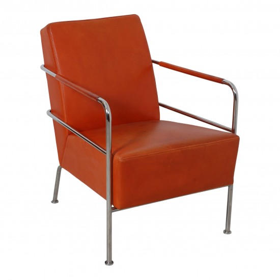 Gunilla Allard Cinema Chair udført i patineret cognac læder og stel af forcromet stål