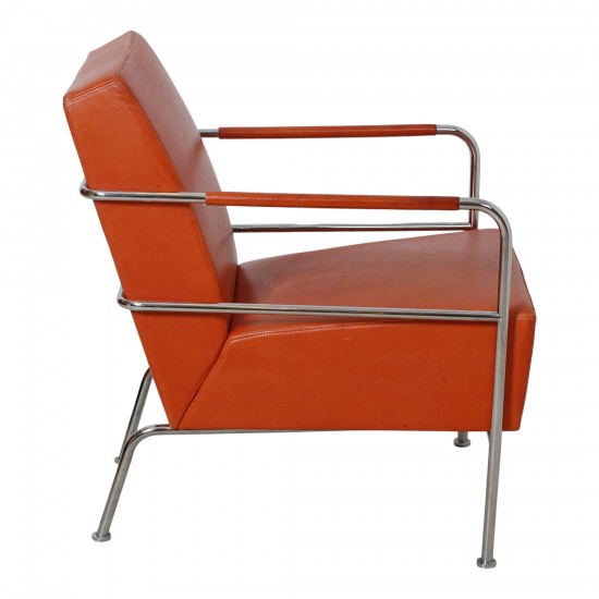 Gunilla Allard Cinema Chair udført i patineret cognac læder og stel af forcromet stål