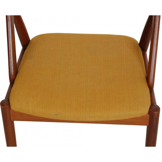Sæt på 7 Kai Kristiansen model 31 spisestole gult stof