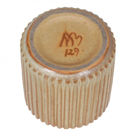 Arne Bang Stoneware: Cylinder shaped brown base, H: 8,5