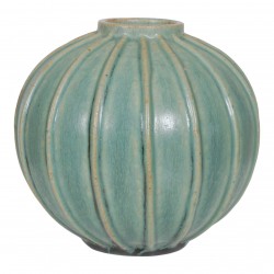 Arne Bang: Grøn Kugleformet vase H: 13,3 Arne Bang: Grøn Kugleformet vase H: 13,3