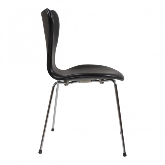 Ombetrækning af Arne Jacobsen 7’er stol i læder 3107/3207