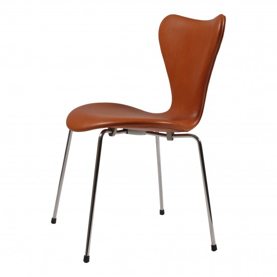 Arne Jacobsen seven chair, 3107, newly upholstered, walnut aniline leather