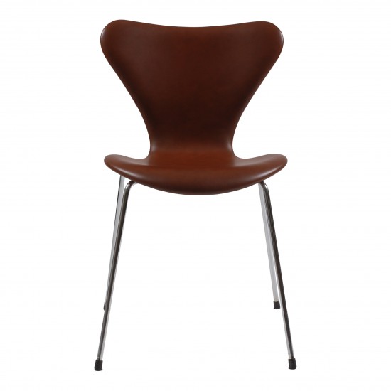 Arne Jacobsen syver stol, nypolstret 3107 i mokka classic læder