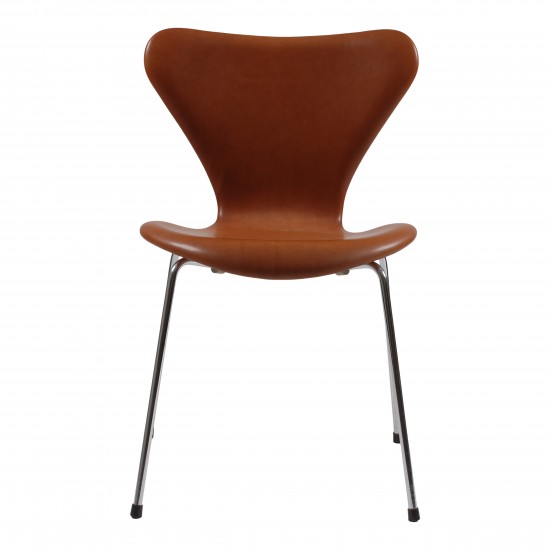 Arne Jacobsen syver stol, 3107, nypolstret i mokka anilin læder