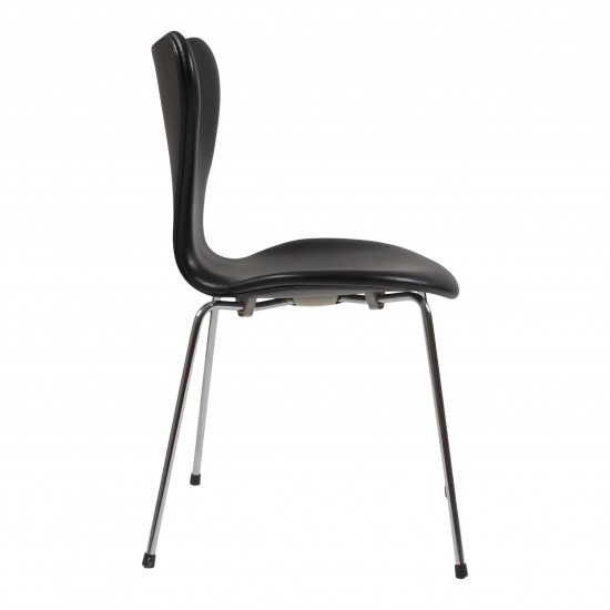 Arne Jacobsen seven chair, 3107, newly upholstered with black classic leather