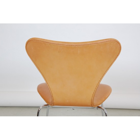 Set Arne Jacobsen Seven chairs in patinated cognac leather (6) 