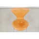 Set Arne Jacobsen Seven chairs in patinated cognac leather (6) 