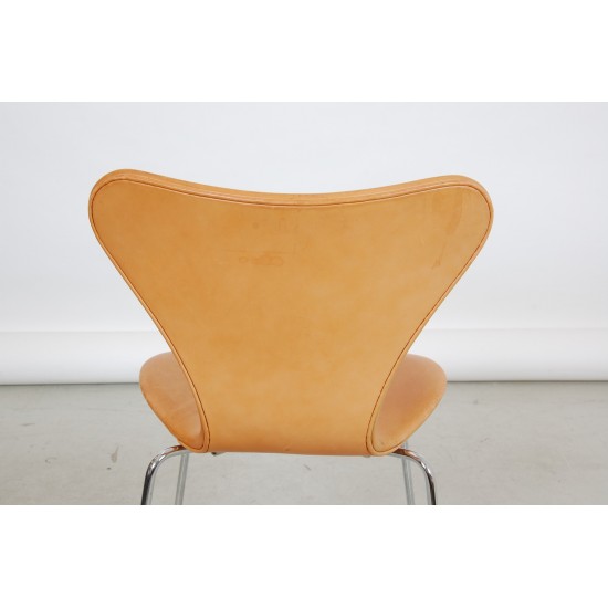 Set Arne Jacobsen Seven chairs in patinated cognac leather (6) 