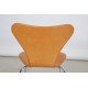 Set Arne Jacobsen Seven chairs in patinated cognac leather (6) 