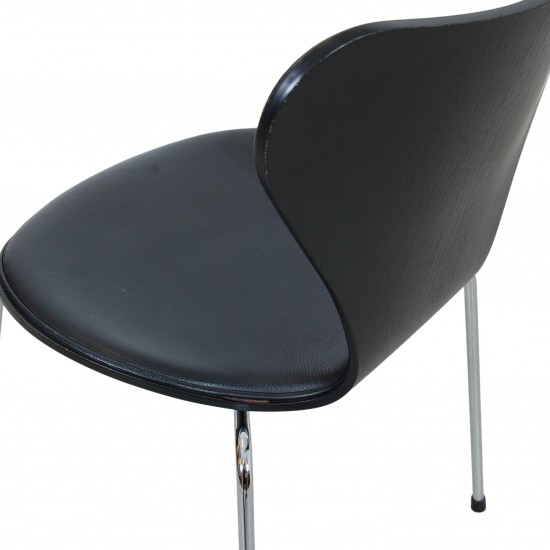 Arne Jacobsen seven chair Black lacquer Ash/black leather