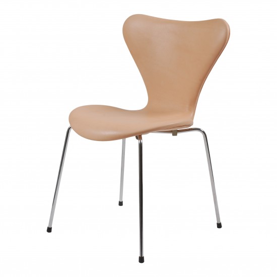 Arne Jacobsen seven chair, 3107, newly upholstered with natural leather