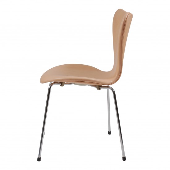 Arne Jacobsen seven chair, 3107, newly upholstered with natural leather