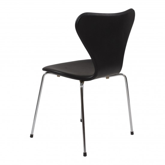 Arne Jacobsen syver stol, 3107, nypolstret i sort anilin læder