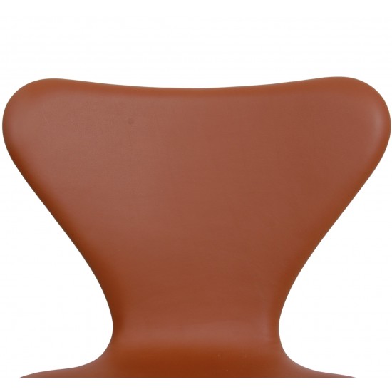 Arne Jacobsen seven chair, 3107, newly upholstered with Walnut Nevada Anilin leather