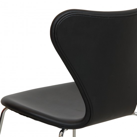 Arne Jacobsen seven chair, 3107, newly upholstered with black Nevada Anilin leather