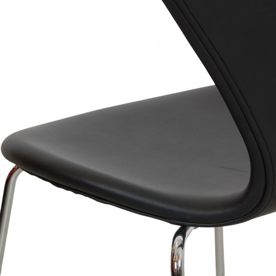 Arne Jacobsen seven chair, 3107, newly upholstered with black Nevada Anilin leather