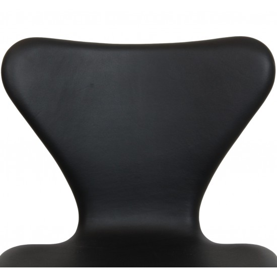 Arne Jacobsen seven chair, 3107, newly upholstered with black Nevada Anilin leather