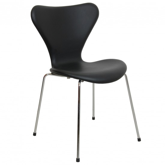 Arne Jacobsen seven chair, 3107, newly upholstered with black Nevada Anilin leather