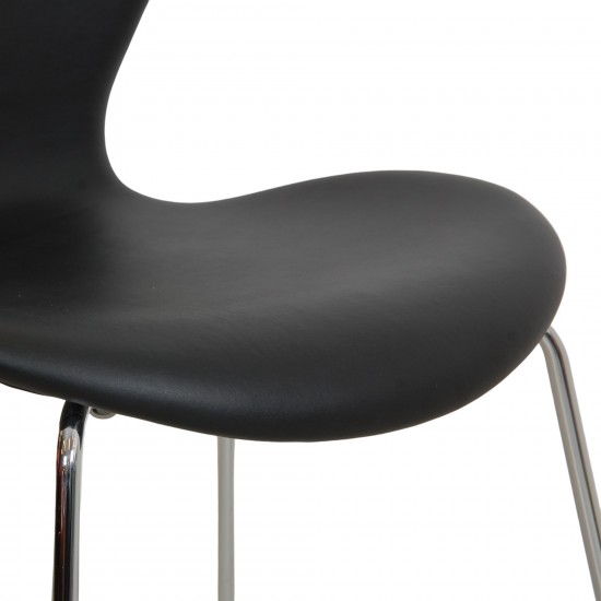 Arne Jacobsen seven chair, 3107, newly upholstered with black Nevada Anilin leather