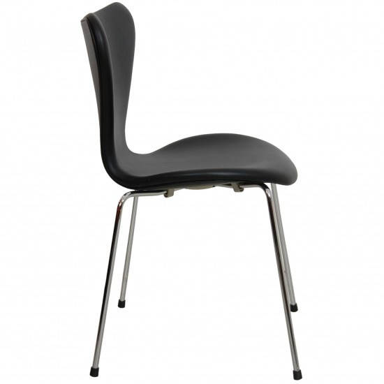 Arne Jacobsen seven chair, 3107, newly upholstered with black Nevada Anilin leather