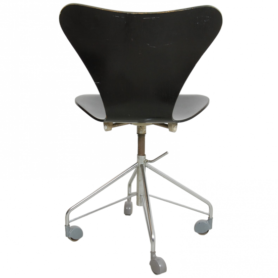 Arne Jacobsen kontorstol, 3117 sort lazur 