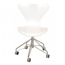 Arne Jacobsen Seven office chair 3117 white lacquered 
