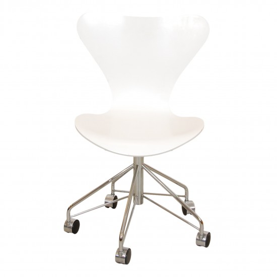 Arne Jacobsen Seven office chair 3117 white lacquered 