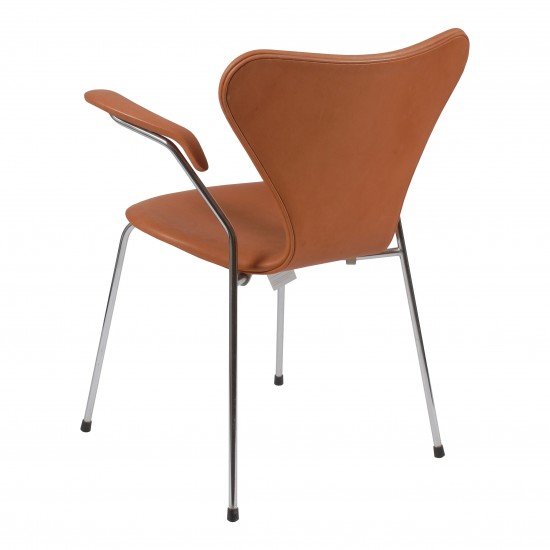 Arne Jacobsen Armstol, 3207, i cognac anilin læder