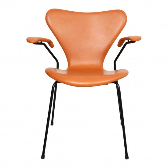 Arne Jacobsen 3207 Seven chair reupholstered in classic leather and with black frame