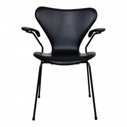 Arne Jacobsen Syver 3207 stol nypolstret i læder og med sort stel