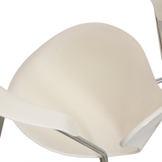 Arne Jacobsen 3207 Seven armchair white