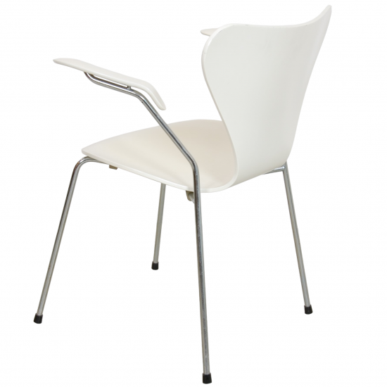 Arne Jacobsen 3207 Seven armchair white