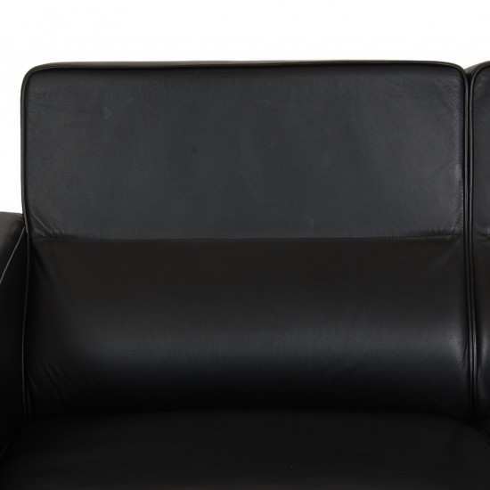 Arne Jacobsen 2.seater 3302 airport sofa in black leather