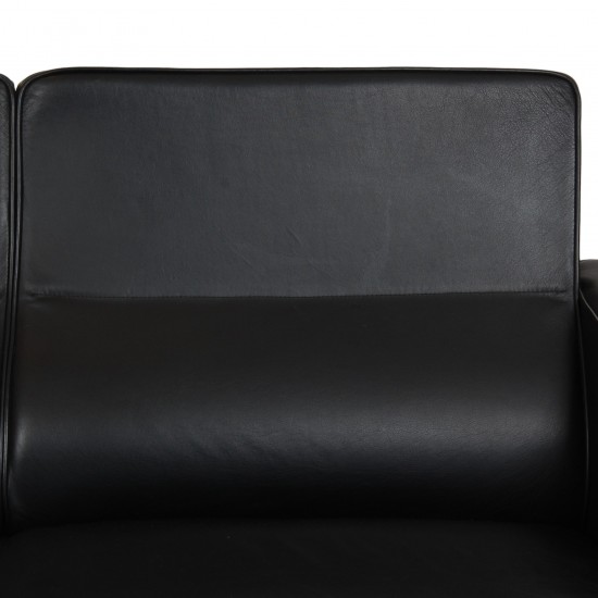 Arne Jacobsen 2.seater 3302 airport sofa in black leather