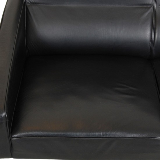 Arne Jacobsen 2.seater 3302 airport sofa in black leather