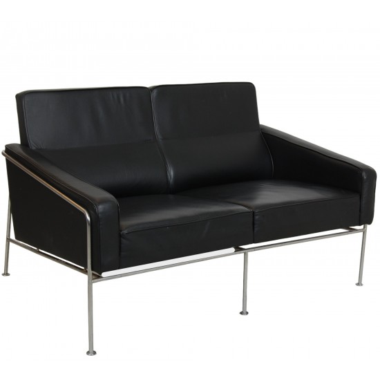 Arne Jacobsen 2.seater 3302 airport sofa in black leather