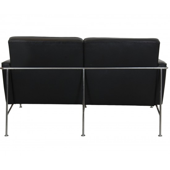 Arne Jacobsen 2.seater 3302 airport sofa in black leather