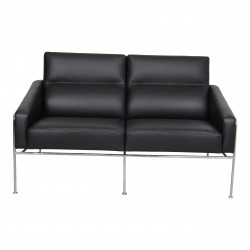 Arne Jacobsen 2pers Lufthavnssofa nypolstret i sort bizon læder Arne Jacobsen 2pers Lufthavnssofa nypolstret i sort bizon læder