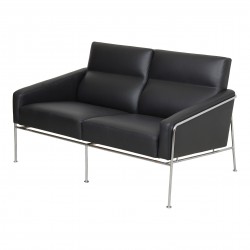 Arne Jacobsen 2pers Lufthavnssofa nypolstret i sort bizon læder Arne Jacobsen 2pers Lufthavnssofa nypolstret i sort bizon læder