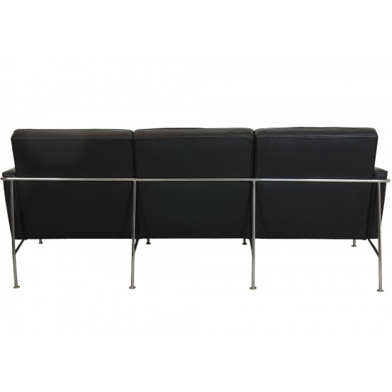 Arne Jacobsen 3-personers 3303 sofa i sort læder