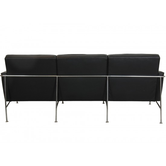 Arne Jacobsen 3.seater 3303 sofa in black leather