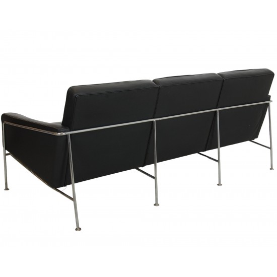 Arne Jacobsen 3.seater 3303 sofa in black leather