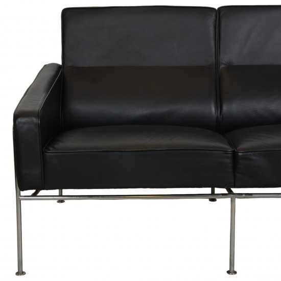 Arne Jacobsen 3-personers 3303 sofa i sort læder